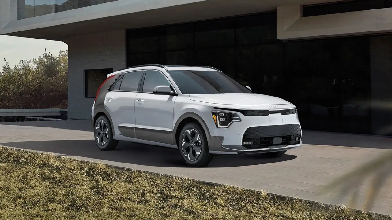 vue latérale avant d'une Kia Niro 2025