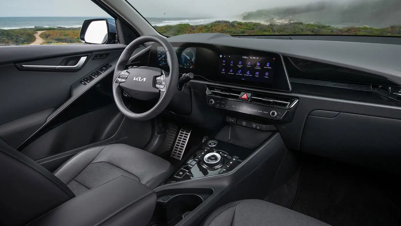 vue de l'habitacle et tableau de bord d'une Kia Niro 2025