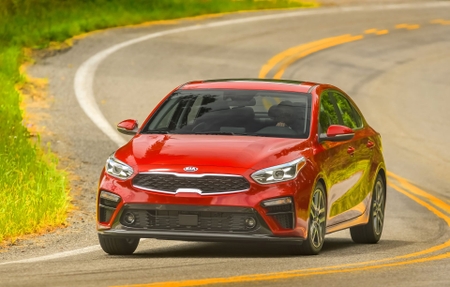 La VW Jetta 2019 rencontre la Kia Forte 2019 aux abords de Sherbrooke!