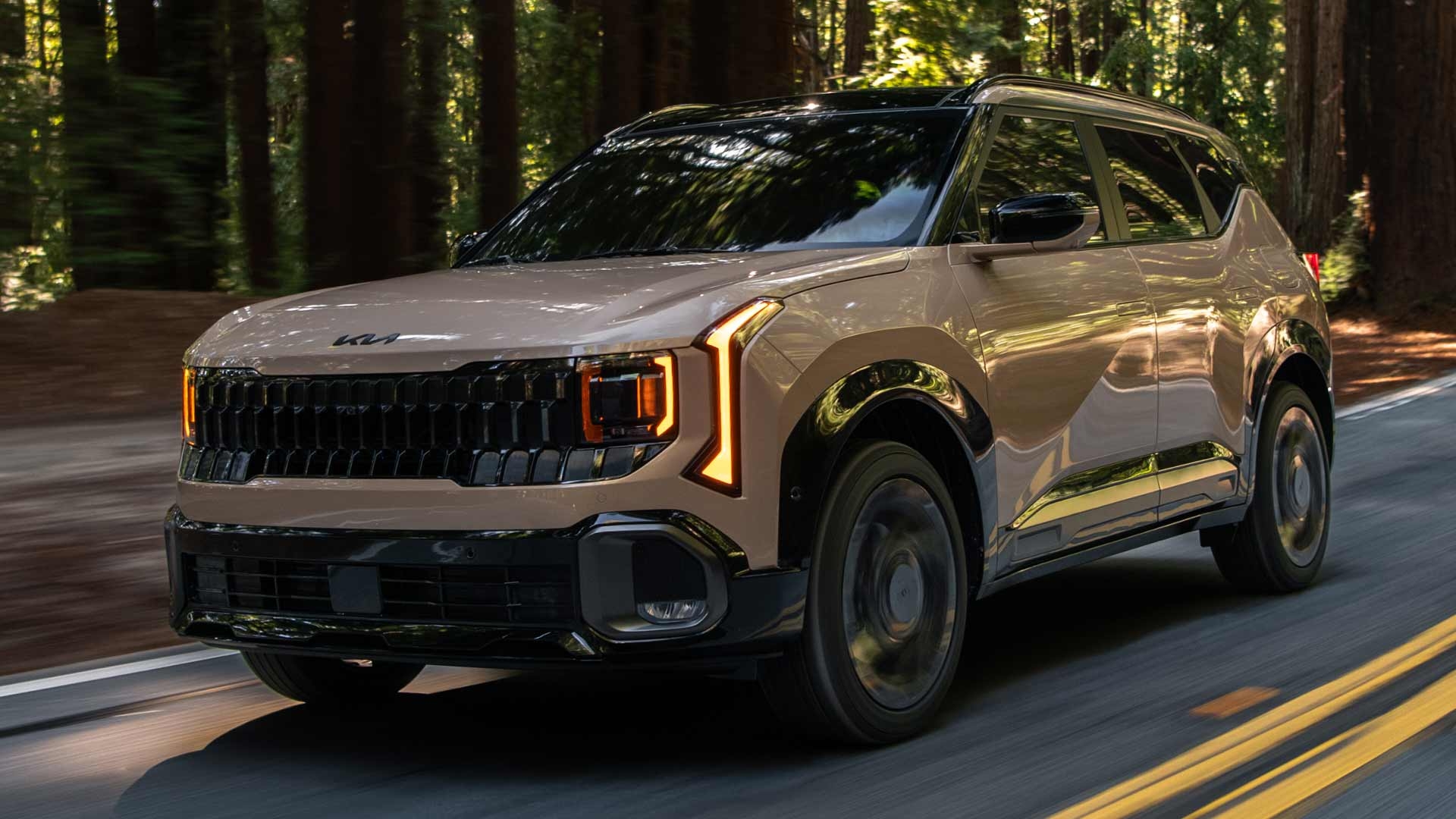 GROUPE-BEAUCAGE-VDP-KIA-SELTOS-2027-devant sur route